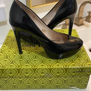 Gianni Bini rounded-toe black heels